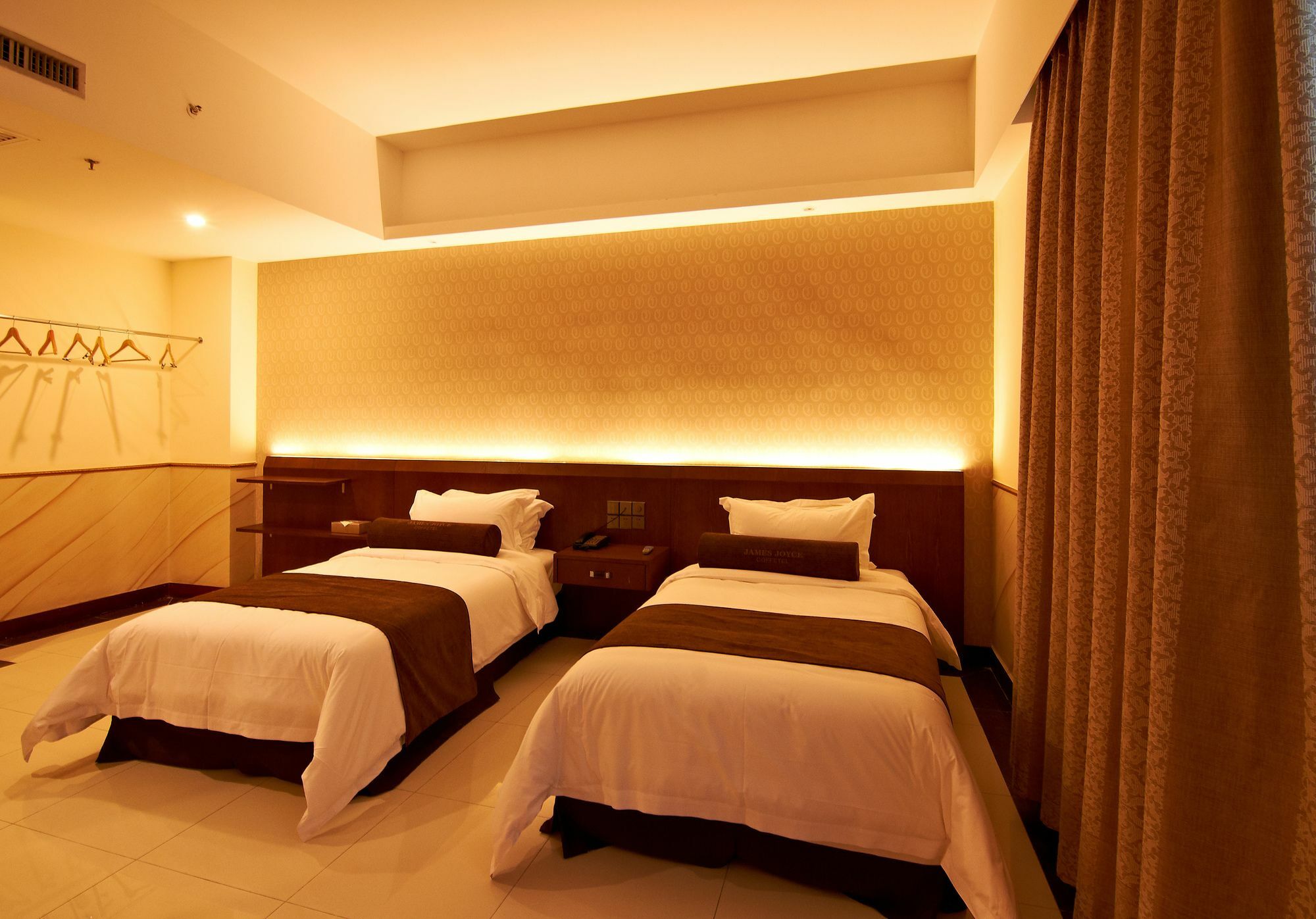James Joyce Coffetel Hotel Guangzhou Shi Jing City Square Branch 外观 照片